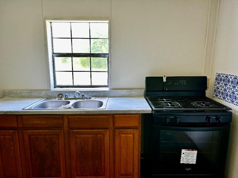 Building Photo - 313 Mahlon St