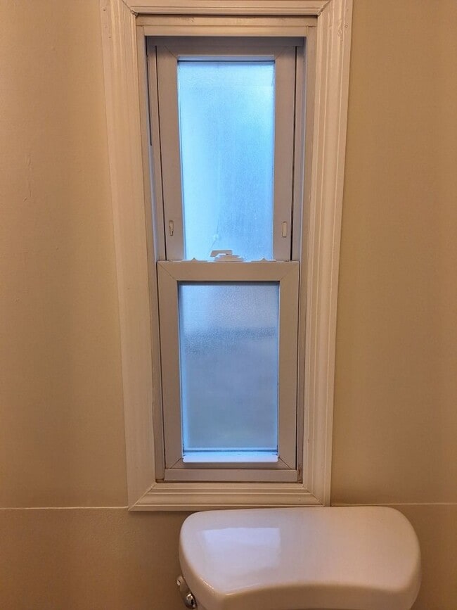 Building Photo - Country Living at its Best!!