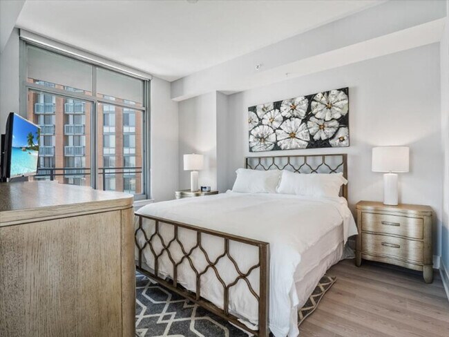 Building Photo - 4836 Rugby Ave