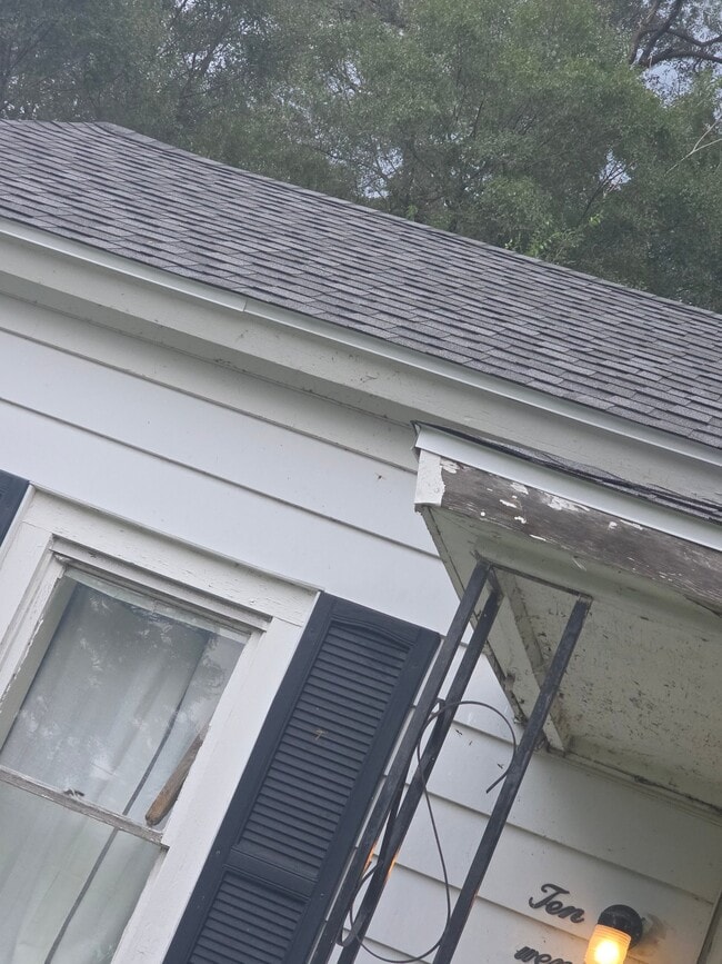 Building Photo - 1021 Maple St