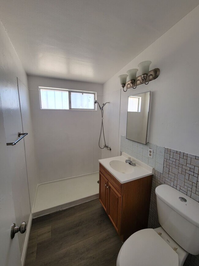 Building Photo - 3 Bedroom Home Near Schools, Shopping, & Downtown Brawley