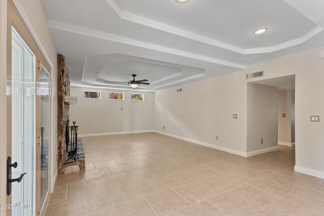 Building Photo - 1131 N York Cir