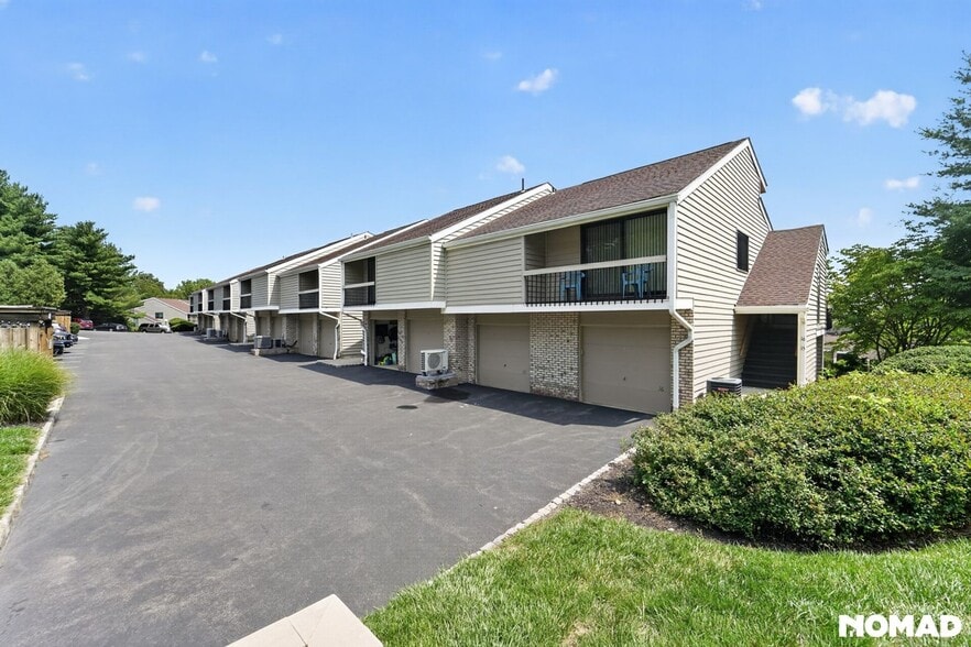 Building Photo - 12 Evergreen Dr