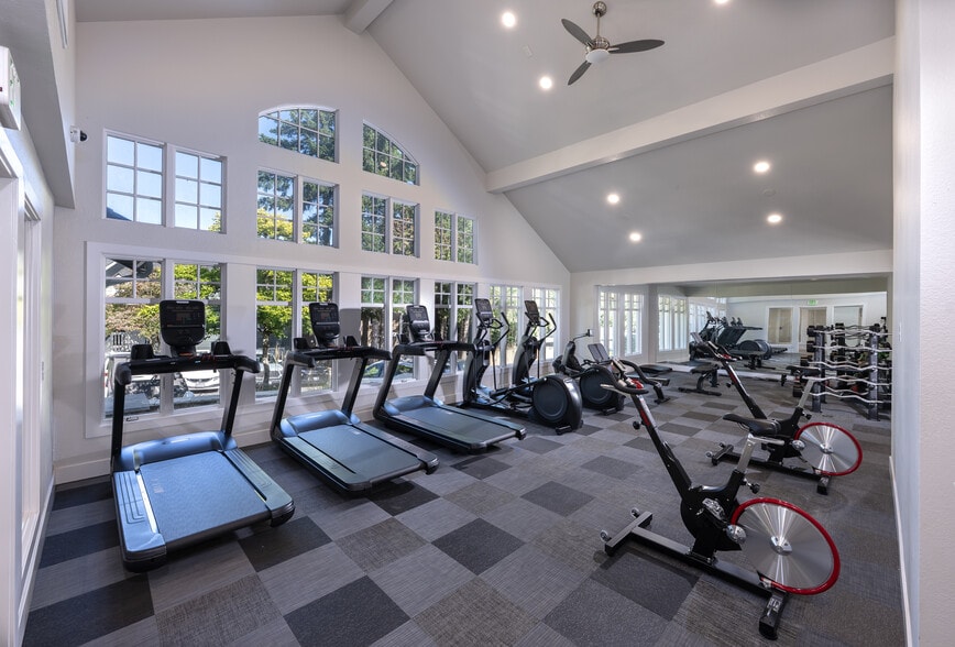 Primary Photo - Overlook at Lakemont