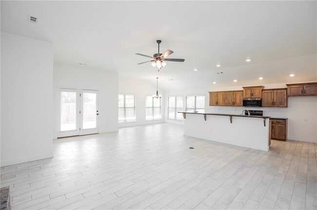 Building Photo - 400 Manfield Ave