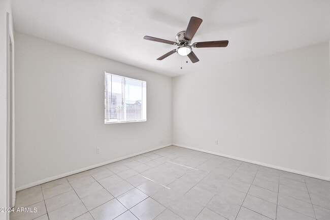 Building Photo - 35 N May