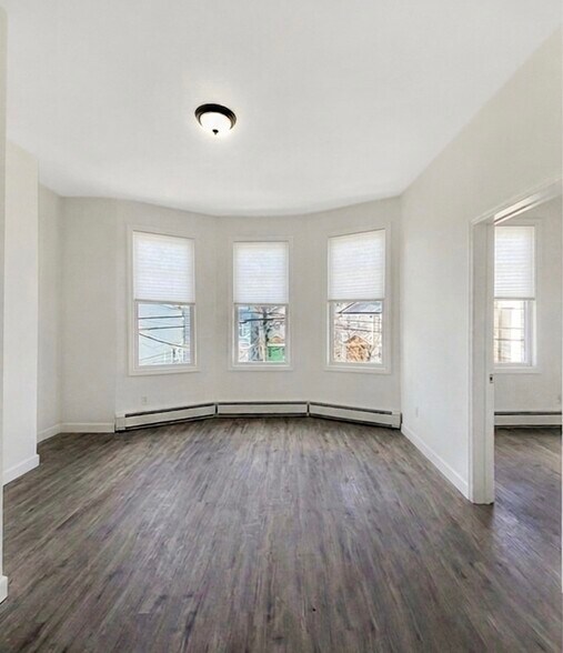 Building Photo - 132 Bayview Ave