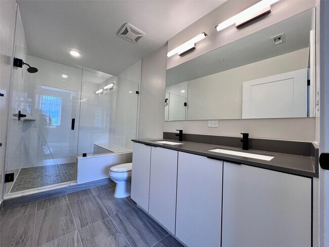 Building Photo - 120 N Compass Way