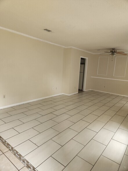 Building Photo - 4395 Creighton Rd