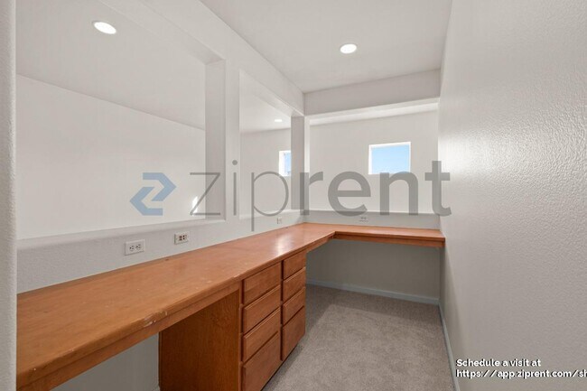 Building Photo - 155 E Heritage Dr