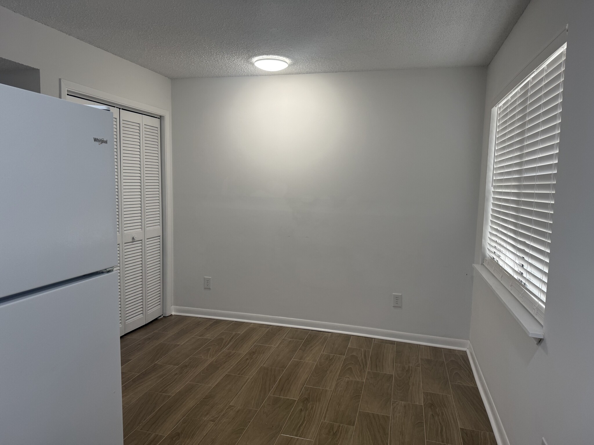 Building Photo - 244 Luden Dr