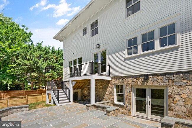 Building Photo - 5022 Cathedral Ave NW