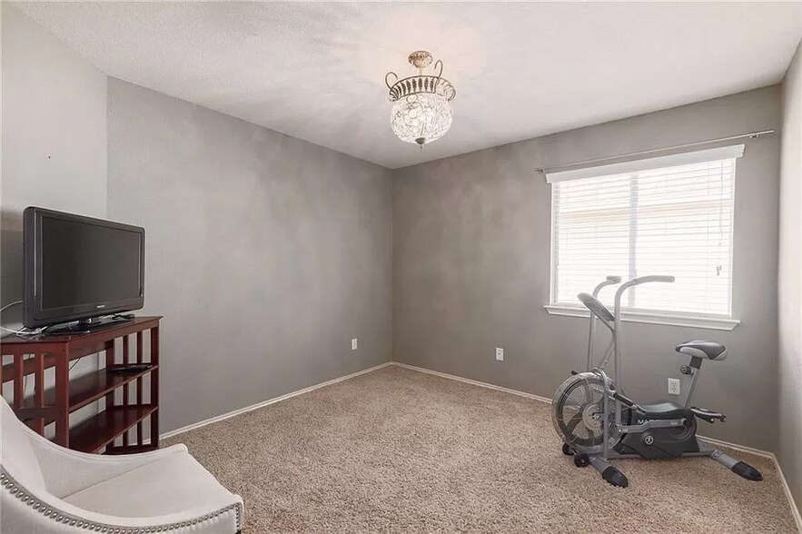 Building Photo - 1422 Davis Mountain Loop