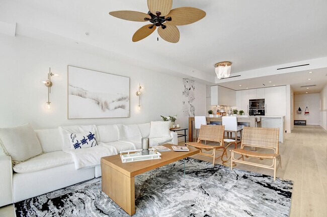 Building Photo - 1116 N Ocean Blvd