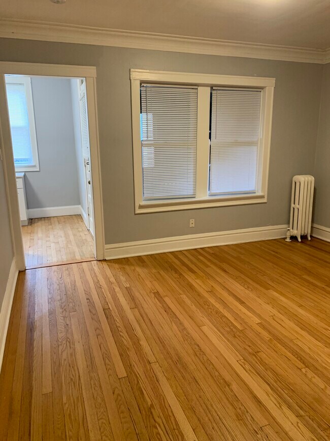 Building Photo - 3039 N Karlov Ave