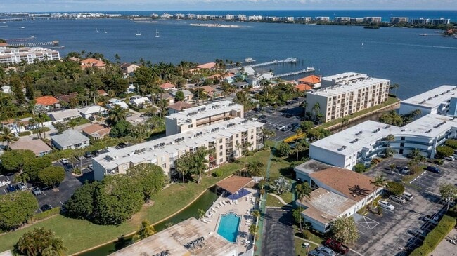 Building Photo - 890 N Federal Hwy