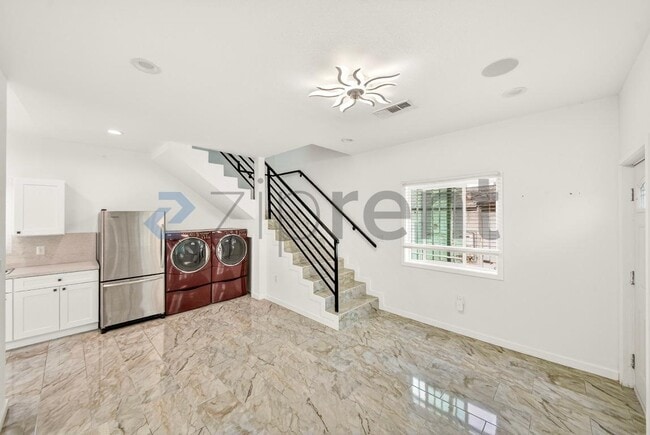 Building Photo - 17426 Elkwood St