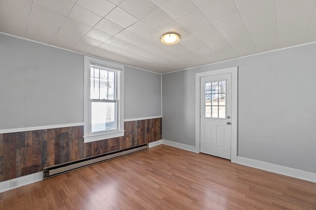 Building Photo - 1008 N Boone St