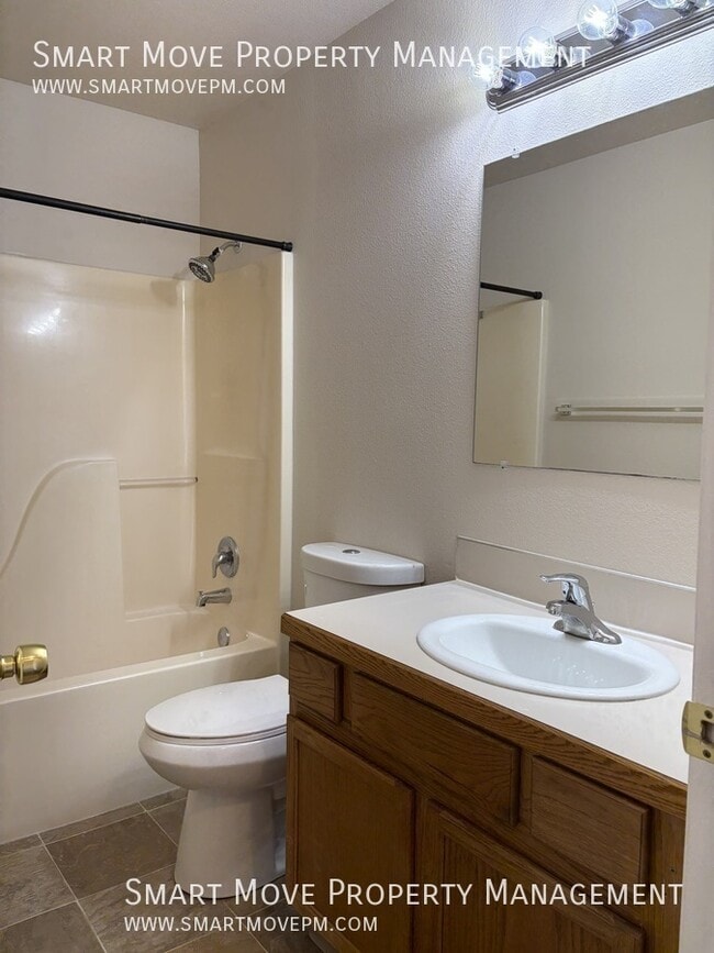 Building Photo - 981 E Blue Heron St