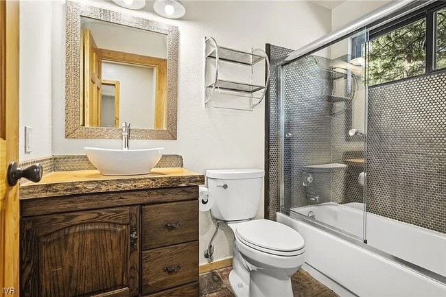 Building Photo - Pet Friendly