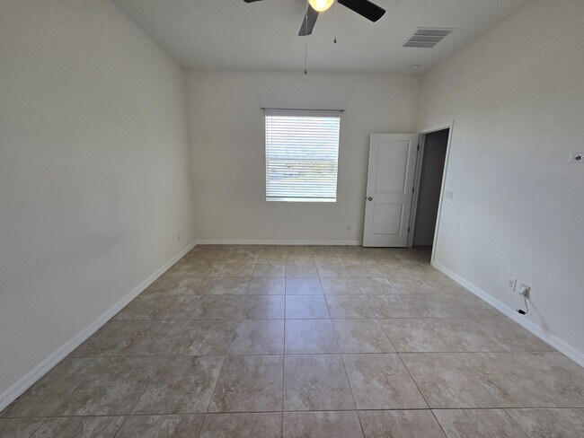 Building Photo - 5325 Jubiloso Dr