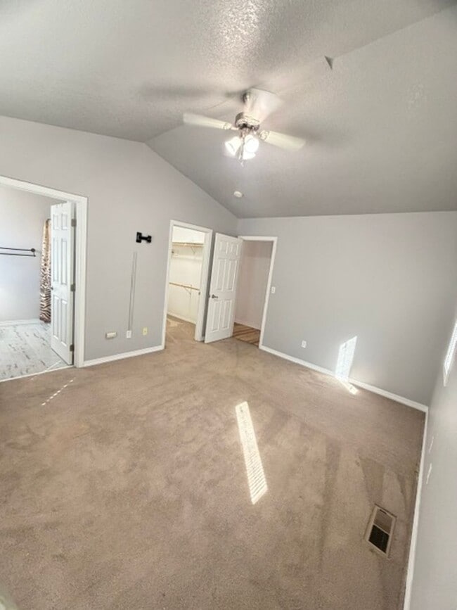 Building Photo - 1006 Frontier Ct