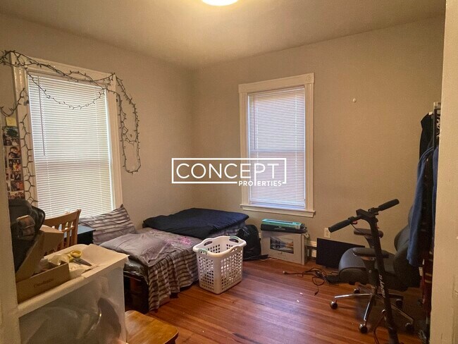 Building Photo - 65 Hillside St