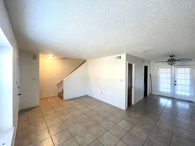 Building Photo - 203 Lindale St