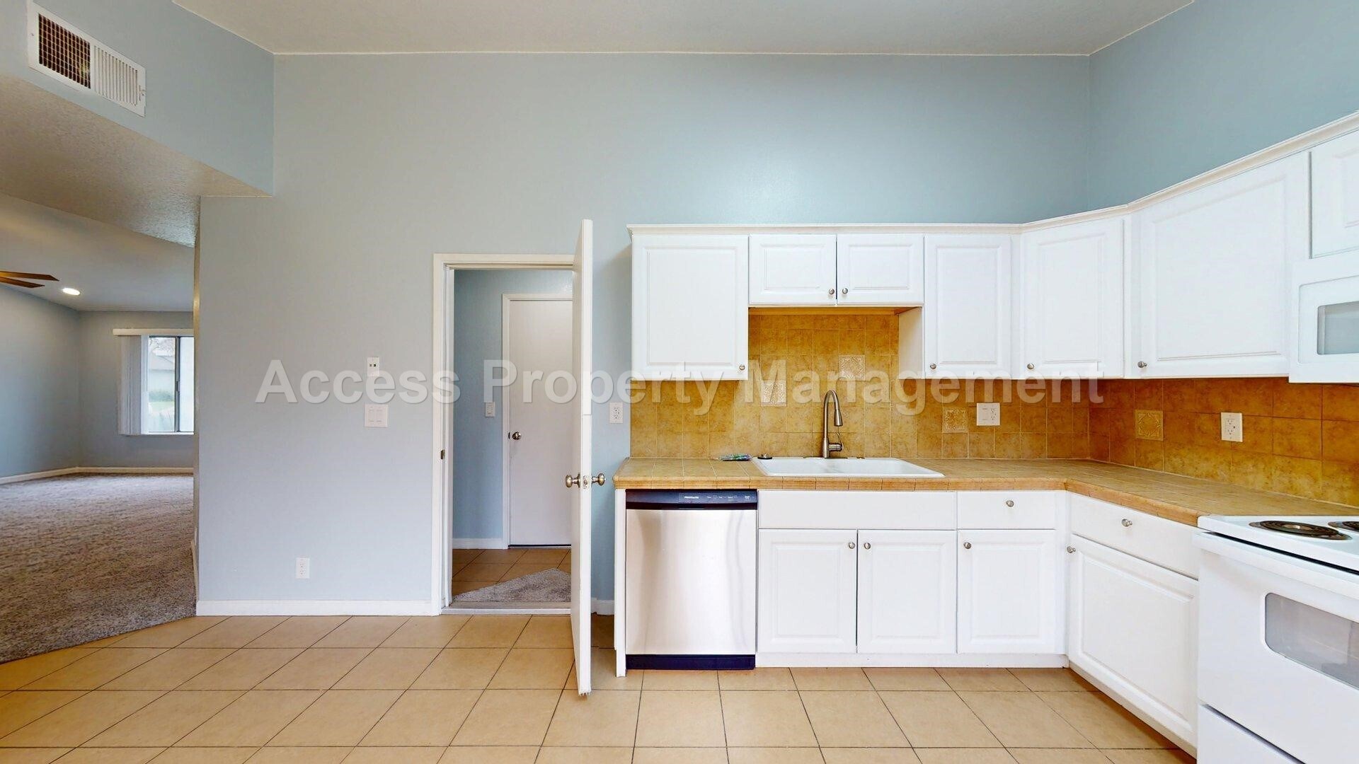 Building Photo - 3728 Terneuzen Ave