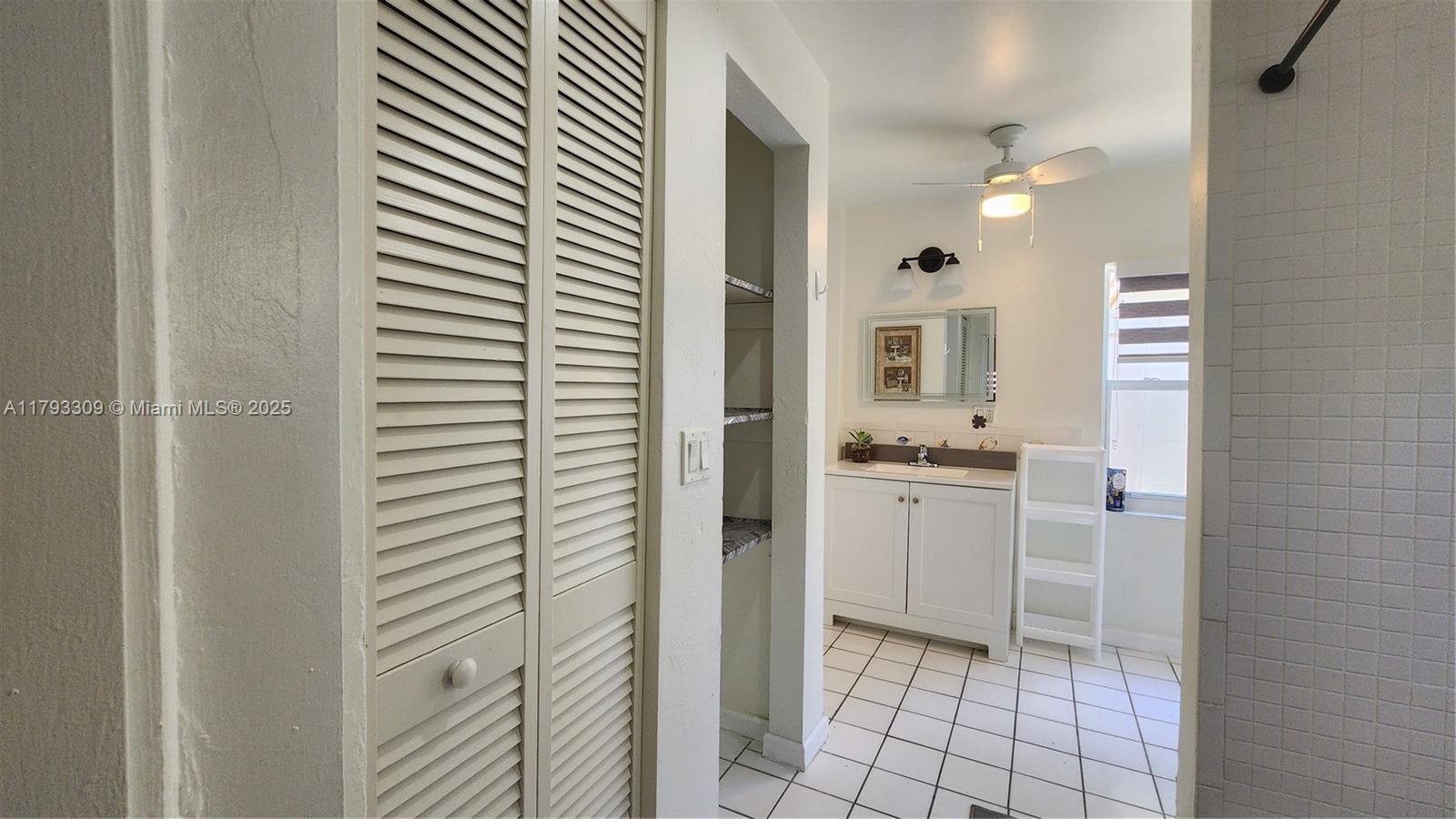 Building Photo - 9740 Colonial Dr