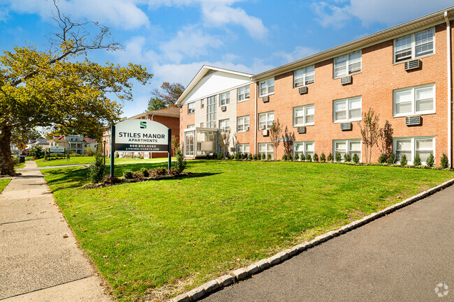 Building Photo - Stiles Manor