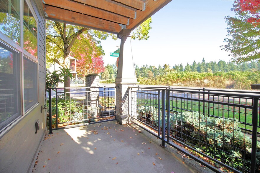 Building Photo - 690 NE Adwick Dr