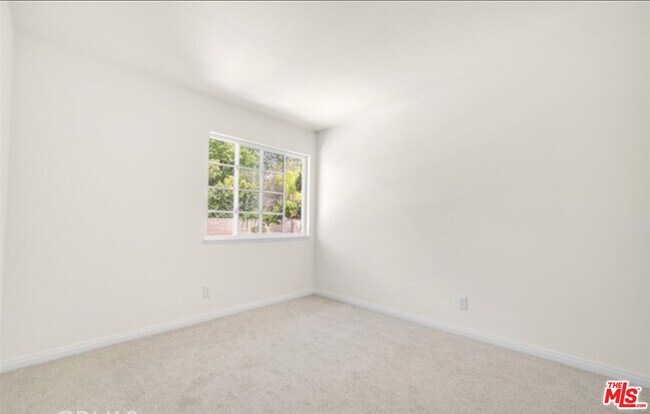 Building Photo - 26065 Redbluff Dr