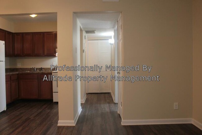 Building Photo - 2020 Peabody Ln