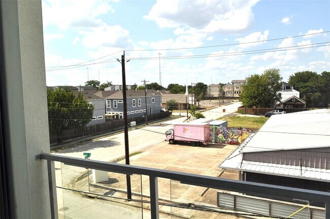 Building Photo - 3304 Cline St