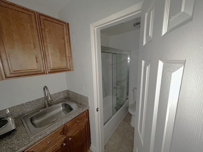 Building Photo - 535 S Catalina St