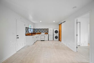 Building Photo - 910 Shelby Ave