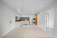 Building Photo - 910 Shelby Ave