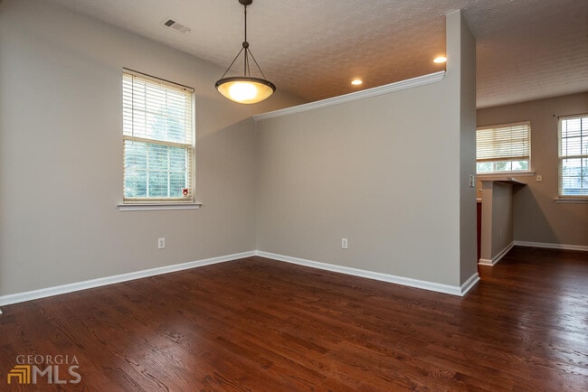 Building Photo - 246 Village Square Dr