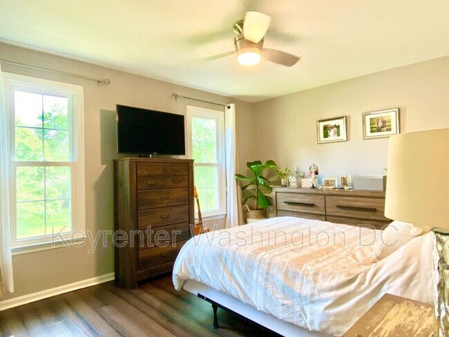 Building Photo - 6524 Farmingdale Ct