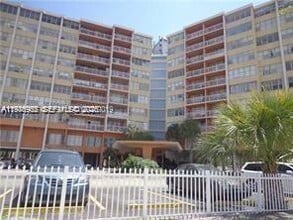 Building Photo - 2025 NE 164th St