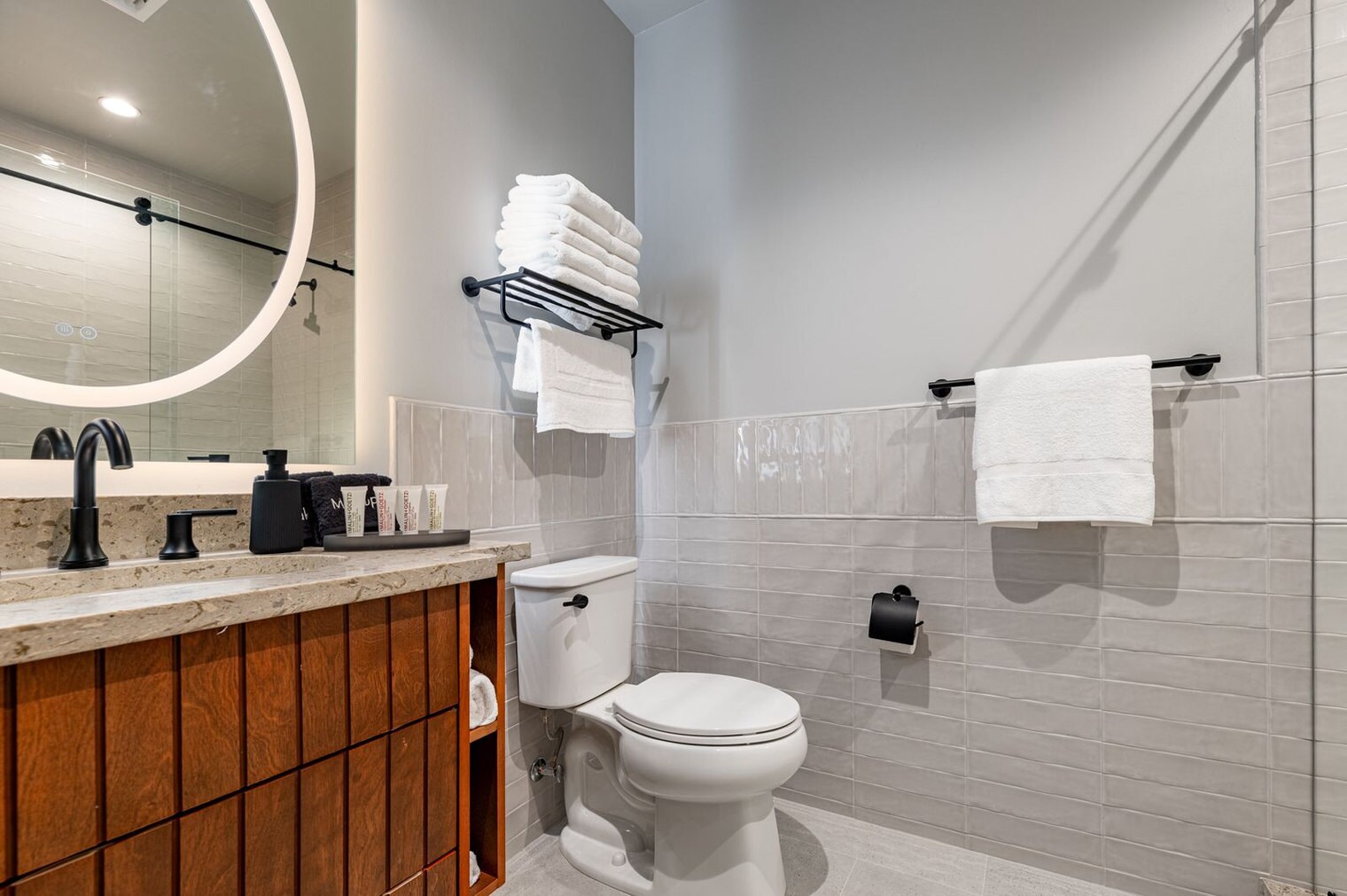 Building Photo - 1011 Canal St