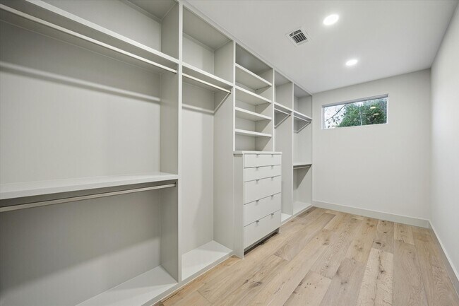 Building Photo - 2129 Quenby St