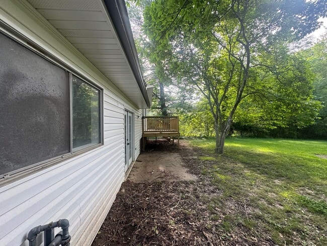 Building Photo - 1203 W Schwartz St