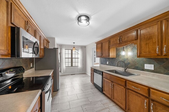 Building Photo - 1021 Glenhurst Way