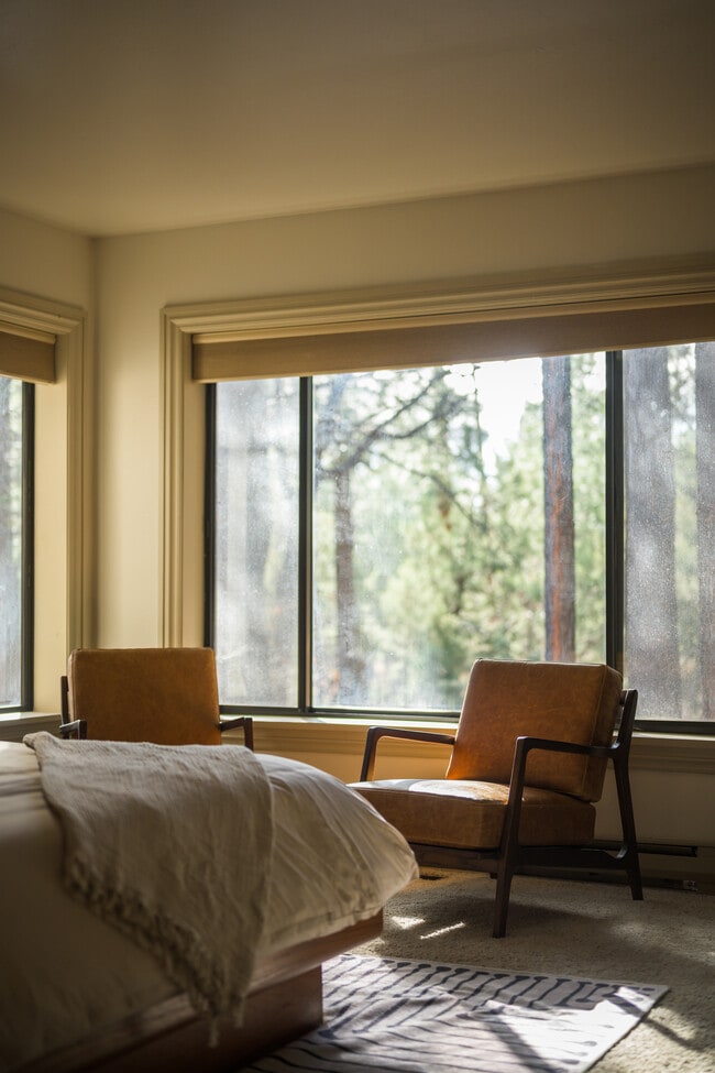 Building Photo - 2237 Lockwood Dr