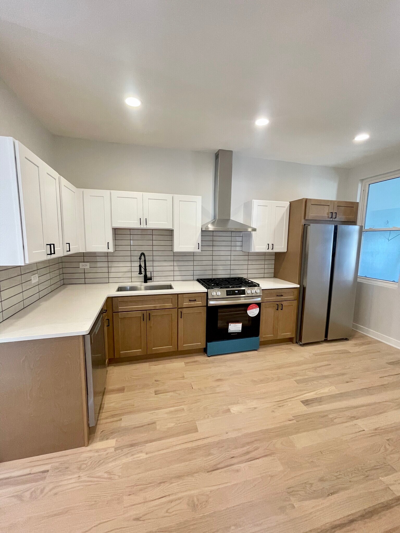 Building Photo - 3006 N Troy St