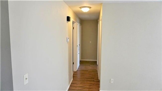 Building Photo - 212 Shadybrook Pl