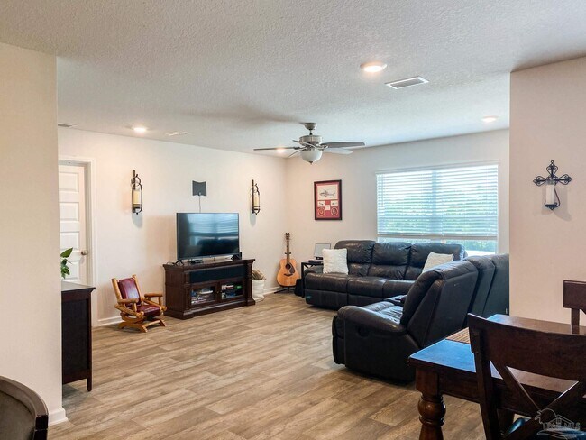 Building Photo - 5601 Guinevere Ln