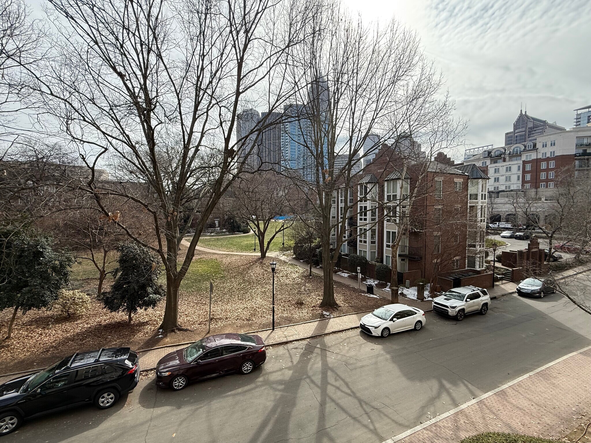 Building Photo - 405 W 7th St